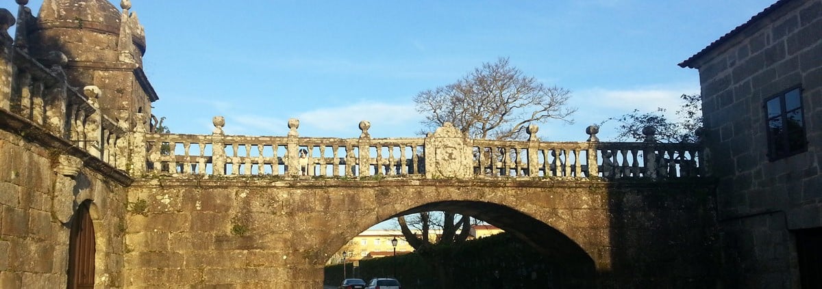 Camino Desde Plaza Fefiñans a laTorre Da Homenaxe