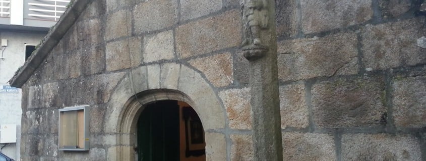 Otra vista lateral de la Capela de Santa Margarida